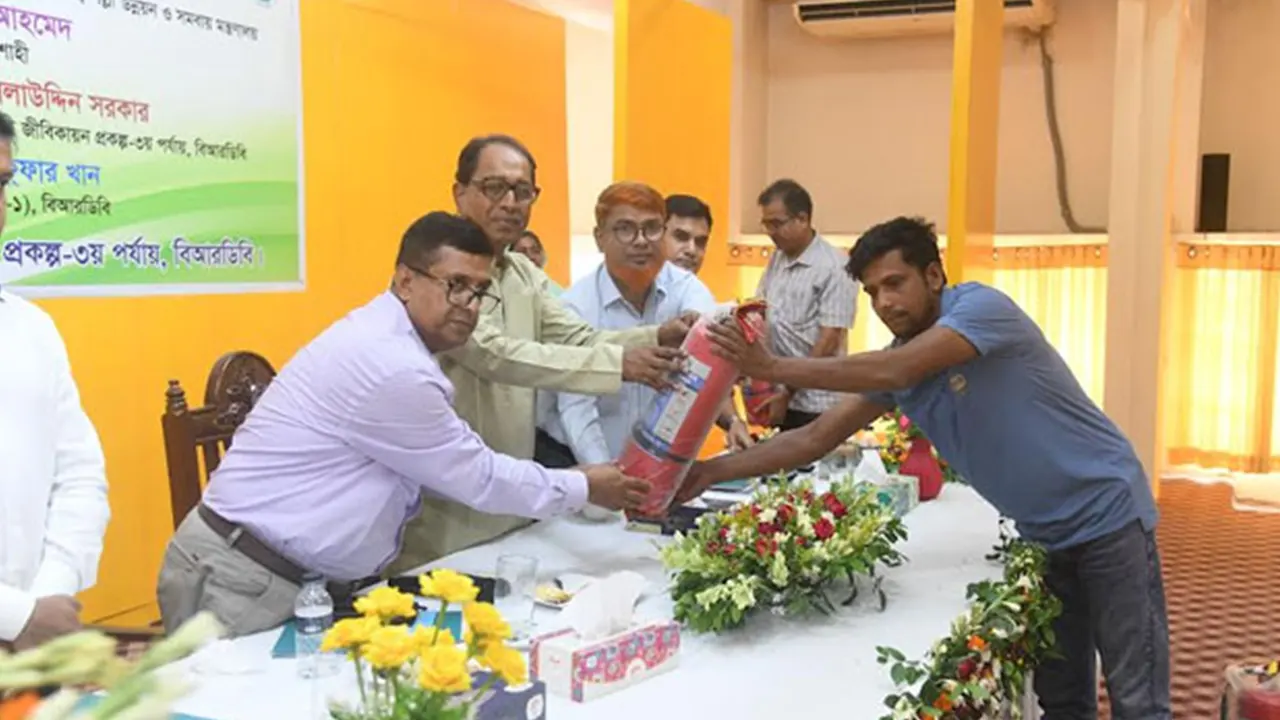 সমবায়ভিত্তিক কৃষি ব্যবস্থা জোরদারে এগিয়ে আসতে হবে : প্রতিমন্ত্রী